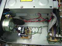  O gabinete já tem kit de som embutido, mas o amplificador de áudio ficava onboard na placa do compaq. A solução foi copiar o circuito deste amplificador para uma pequena placa de circuito impresso.