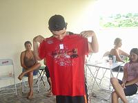  De novo... camiseta.