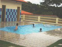  Criançada na piscina.