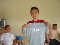  Camiseta. Fechou de novo, Chama outro.