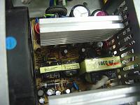  A placa da fonte com o transformador já trocado por um de maior capacidade.