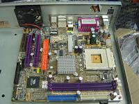  Testando para ver se cabe tudo certinho. A placa se fosse um pouco maior não caberia no gabinete, vocês vão entender isso logo mais...