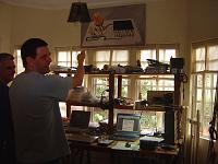  Aha! Olha a bancada do professor! E com direito a quadro temático!